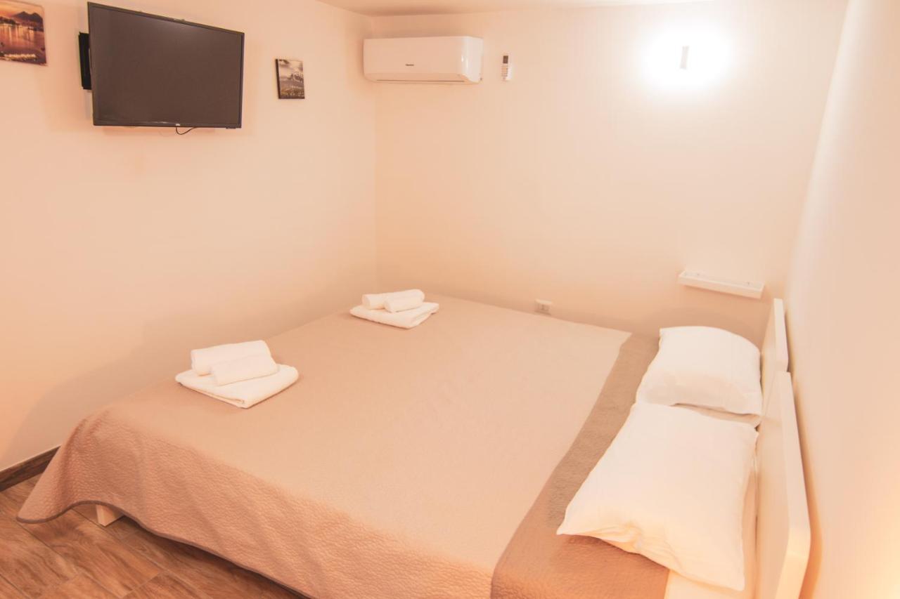 Casa Masaniello - Affittacamere Guesthouse In Historical Center Toledo Station Napoli Bagian luar foto